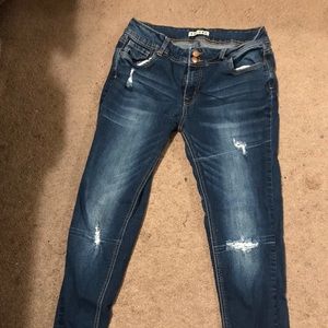 Distressed Jeans. Skinny/Straight